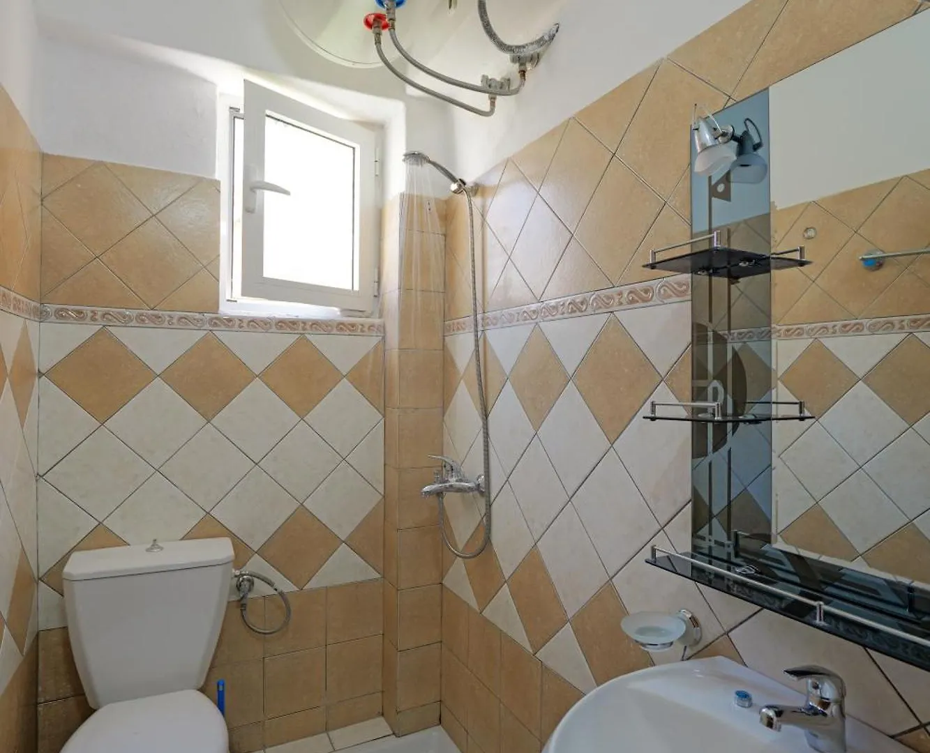 Dana Apartments Sarandë 0*,