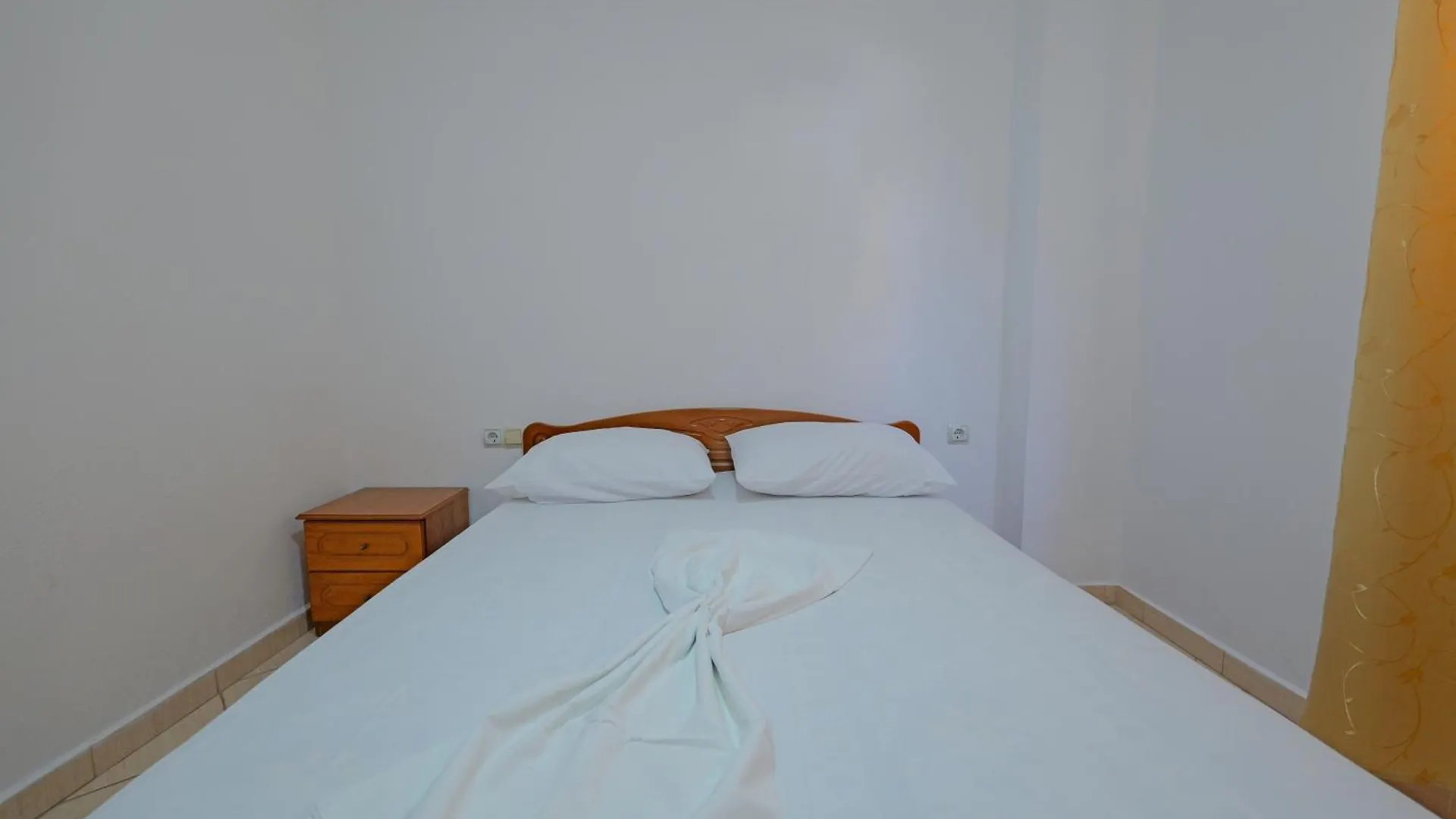 Dana Apartments Sarandë 0*,